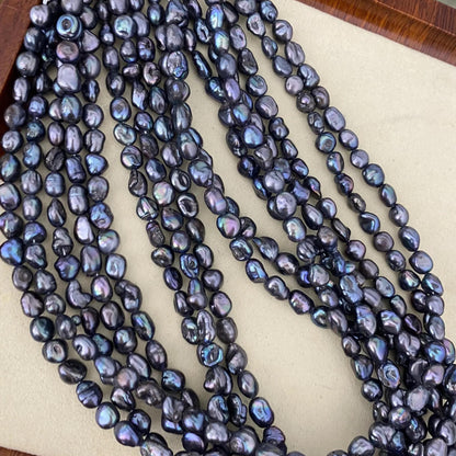 Unregelmäßige barocke Süßwasserperlen in irisierendem Blau, handgefärbte DIY Perlen für Schmuckherstellung und kreative Boho Designs