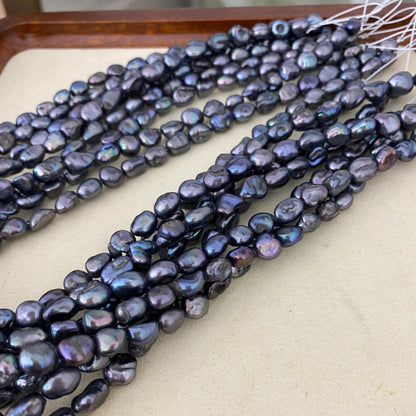 Unregelmäßige barocke Süßwasserperlen in irisierendem Blau, handgefärbte DIY Perlen für Schmuckherstellung und kreative Boho Designs