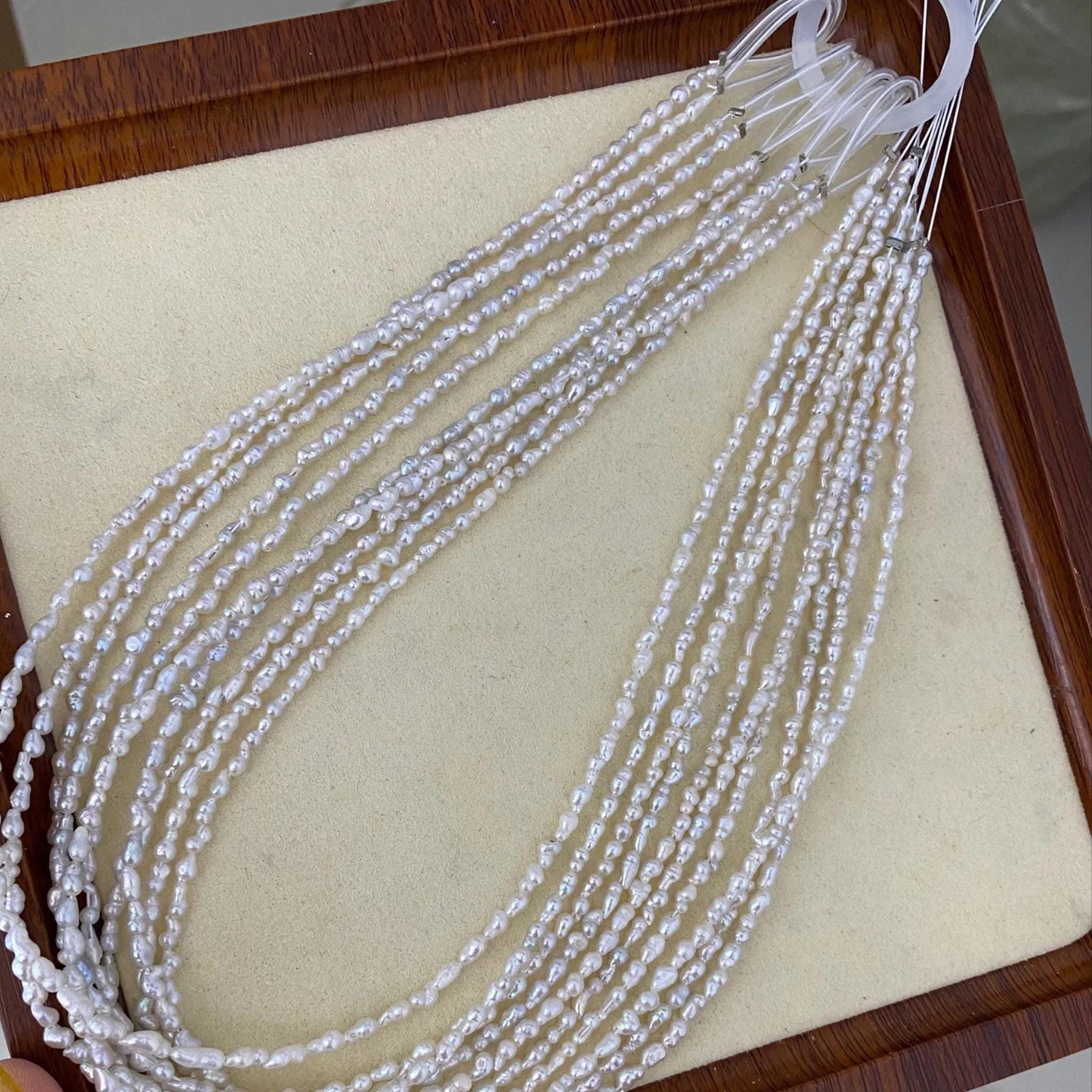 Natürliche weiße Barockperlen aus Süßwasser, unregelmäßige Mini-Perlen für DIY-Schmuck, Boho-Hochzeitsdesigns und romantische Handarbeiten