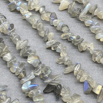 Natürliche Labradorit Splitterperlen Strang, graue unregelmäßige Nugget Edelstein Spacer, glänzende Kristallperlen für DIY Schmuck