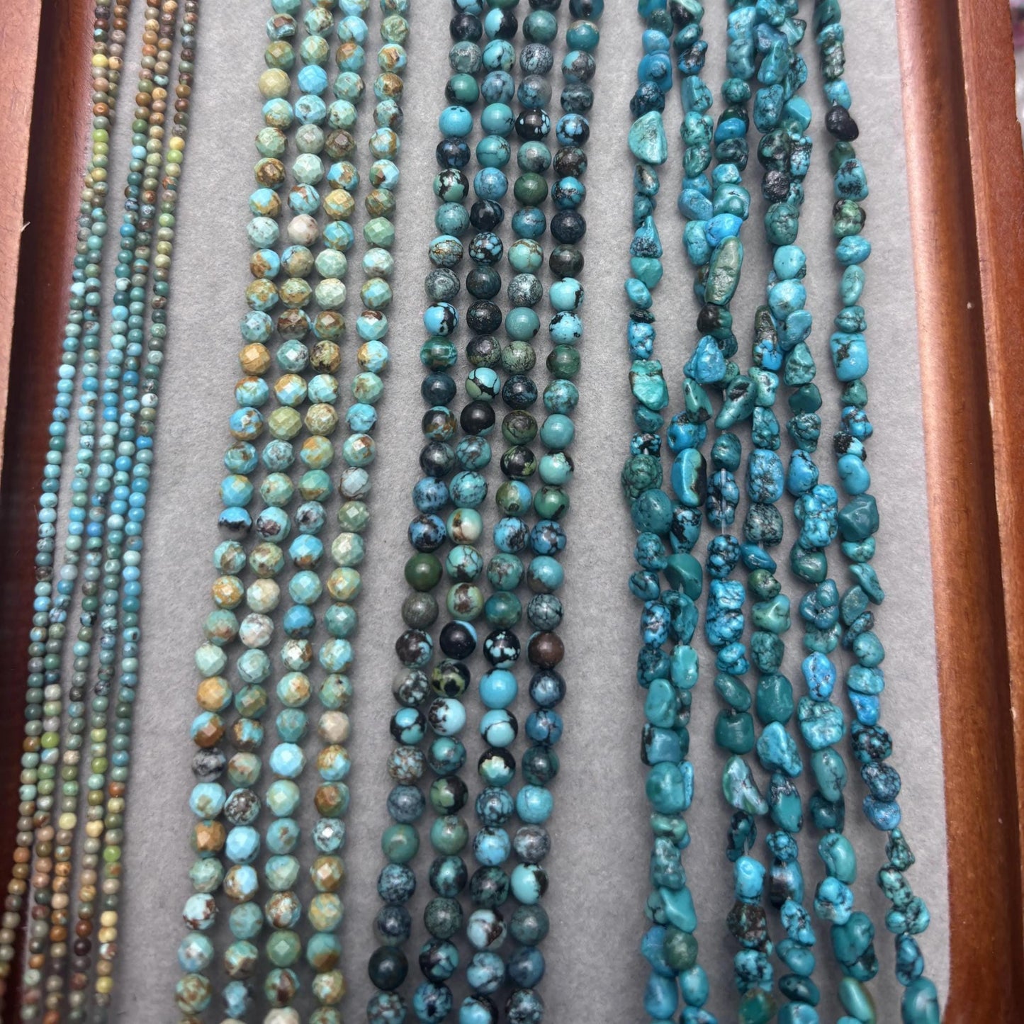 Natürliche Türkis Perlen für DIY Schmuck, Gemischte Formen, Polierte Edelsteine für Armbänder, Halsketten und Ohrringe – Strang ca. 38cm