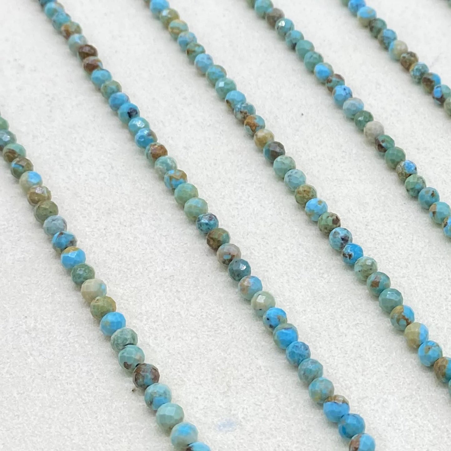 Natürliche Türkis Facettperlen für DIY Schmuckherstellung – Micro Runde Edelsteinperlen blau grün Mix, 4.2mm Perlenstrang 38cm