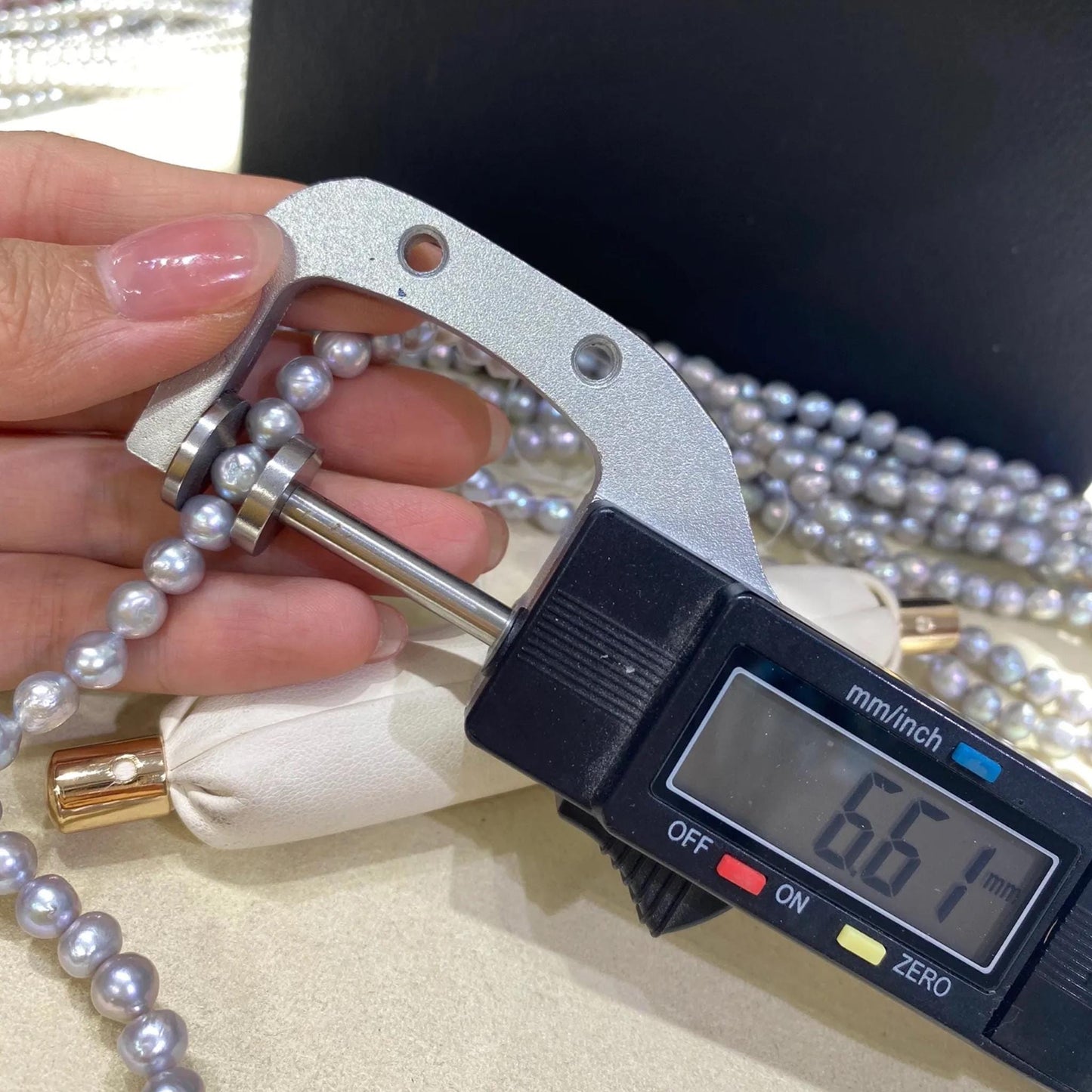 Elektroplattierte graue Süßwasserperlen Barock Stil für DIY Schmuck, unregelmäßige Nuggets für Armband Kette Bastelbedarf 38cm Strang