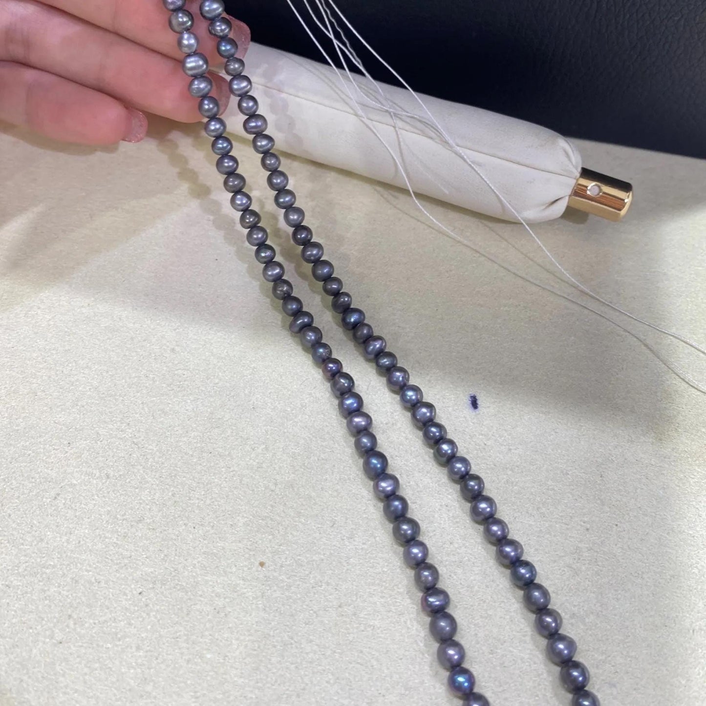 Gefärbte graue Süßwasserperlen für Schmuckherstellung, halbrunde Perlen auf 38cm Strang, ideal für Armbänder und Halsketten DIY