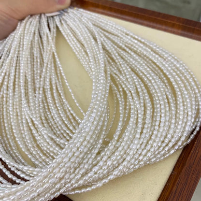 Feine natürliche Reisperlen aus Süßwasser, weiße Mini-Perlen auf 38cm Strang, kleine ovale Perlen für Schmuckherstellung DIY