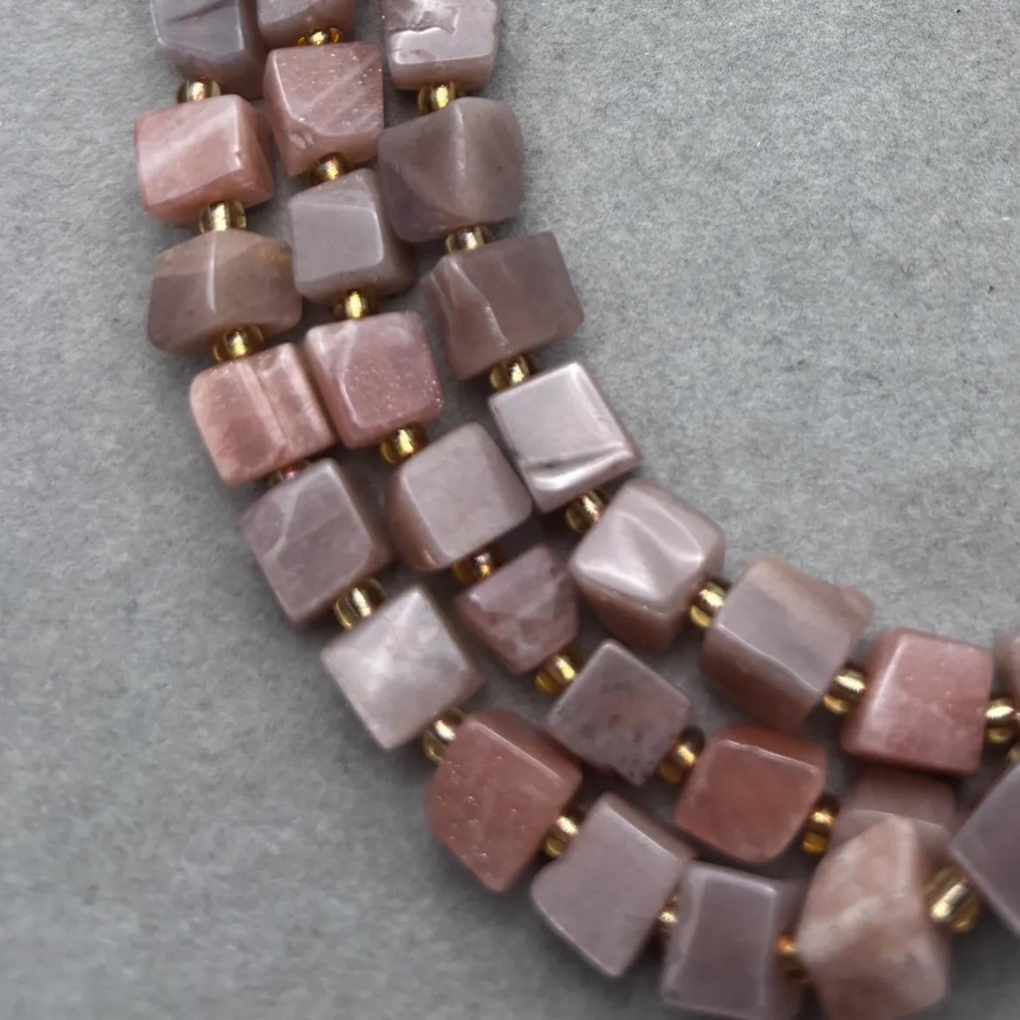 Natürliche Sonnenstein Würfelperlen Strang, polierte Feldspat Edelstein Quadratperlen für Schmuckherstellung, Heilstein Bastelbedarf