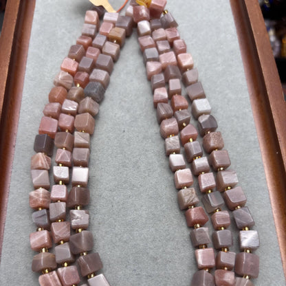 Natürliche Sonnenstein Würfelperlen Strang, polierte Feldspat Edelstein Quadratperlen für Schmuckherstellung, Heilstein Bastelbedarf
