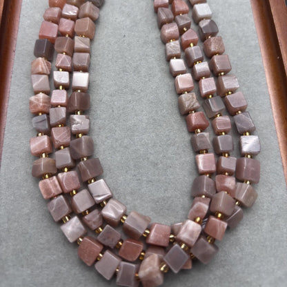 Natürliche Sonnenstein Würfelperlen Strang, polierte Feldspat Edelstein Quadratperlen für Schmuckherstellung, Heilstein Bastelbedarf