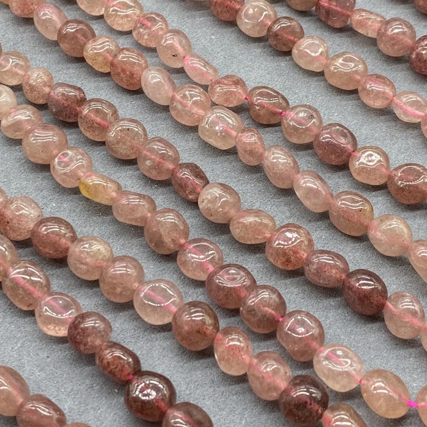 Natürliche Strawberry Quarz Perlen, unregelmäßige runde Kristallperlen, Heilsteine Strang für DIY Schmuckherstellung, ca. 38cm