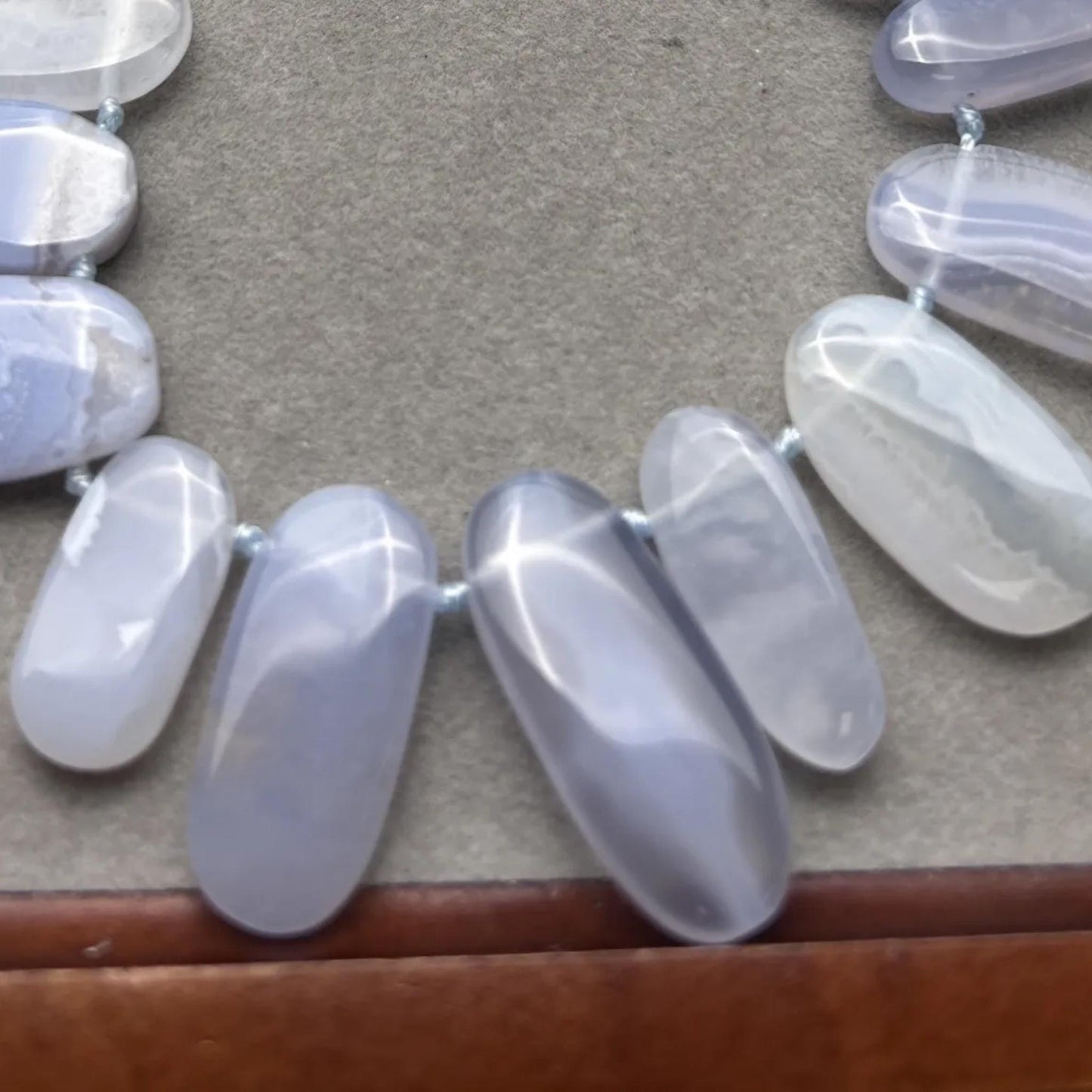 Natürliche Blauachat Lace Perlen Strang, Polierte Flache Oval Edelsteinperlen, Heilsteine für DIY Schmuck, Armbänder und Halsketten