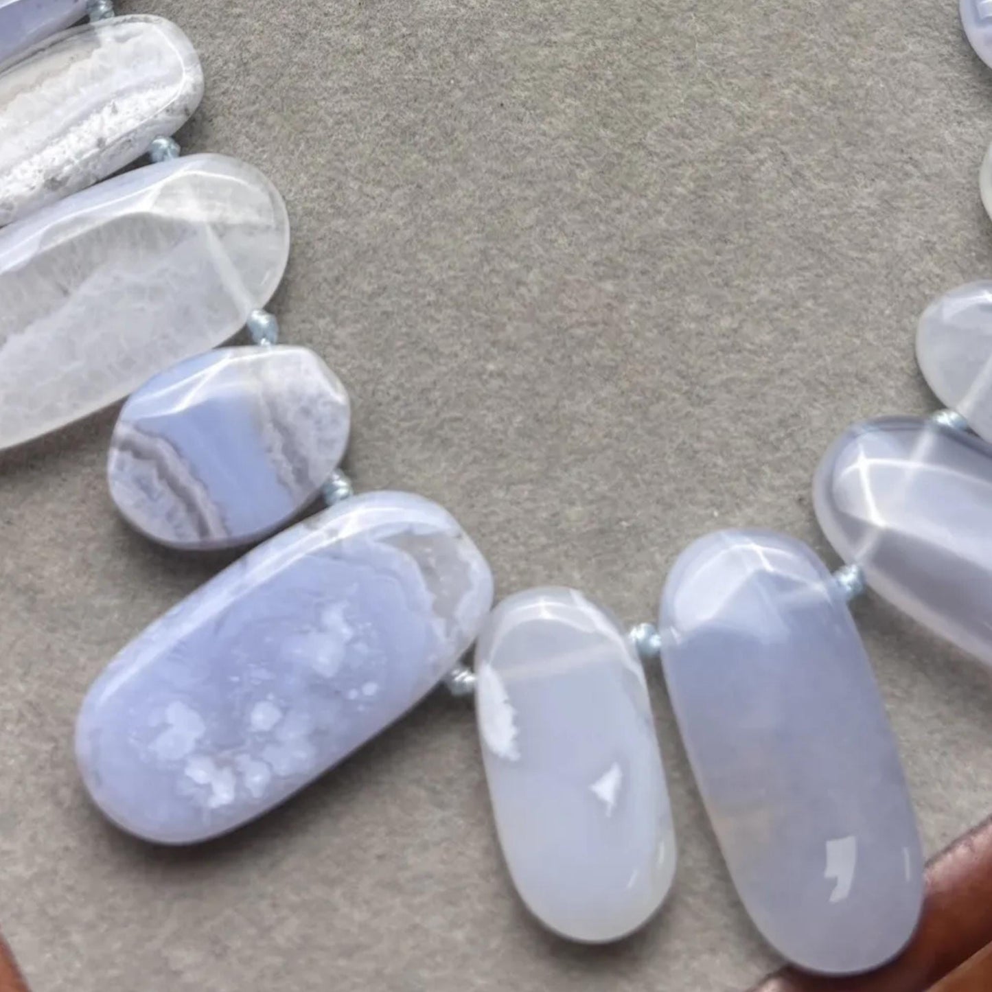 Natürliche Blauachat Lace Perlen Strang, Polierte Flache Oval Edelsteinperlen, Heilsteine für DIY Schmuck, Armbänder und Halsketten