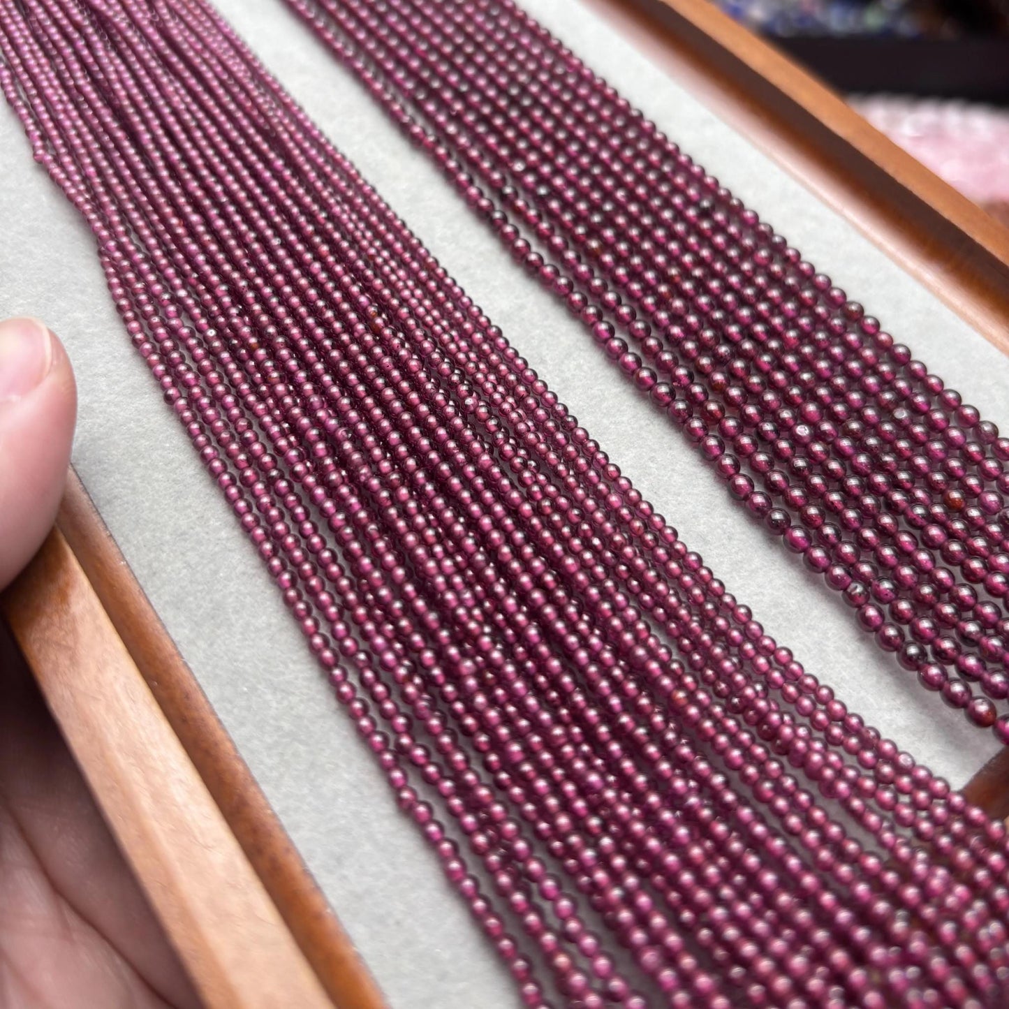 Natürliche Rhodolith Granat Perlen rund glatt Mikroperlen Edelsteinstrang für DIY Armbänder Halsketten Schmuckdesign 2mm 38cm
