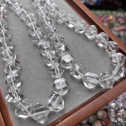 Natürliche klare Bergkristall Faceted Chunky Nugget Perlen Strang für DIY Schmuckherstellung Halskette Armband 38cm große Kristallperlen