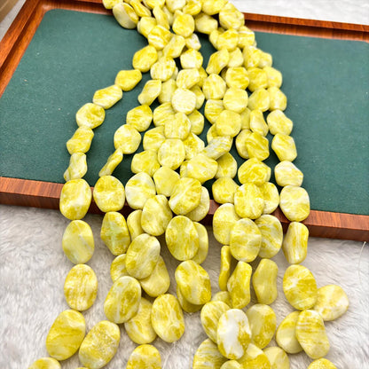 Natürliche Zitronenjade flache Nuggets, gelbe ovale Trommelsteine, polierter Strang für DIY Schmuckherstellung und Boho Ketten Design