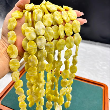 Natürliche Zitronenjade flache Nuggets, gelbe ovale Trommelsteine, polierter Strang für DIY Schmuckherstellung und Boho Ketten Design