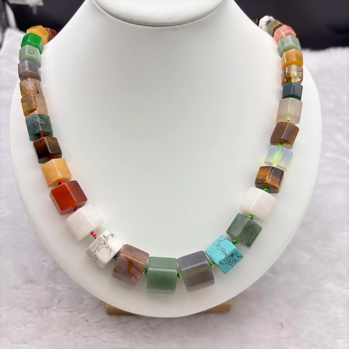 Natürliche Edelstein Würfelperlen für DIY Schmuck –Sechsseitig geschliffene Perlenstränge in bunten Farben, ideal für Halsketten & Armbänder