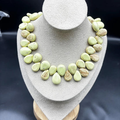 Natürliche Tropfenform Jaspis Perlen für DIY Schmuck Grüngelbe Teardrop Edelsteine, poliert, ca. 47 Stück pro Strang, Boho Stil Bastelperlen