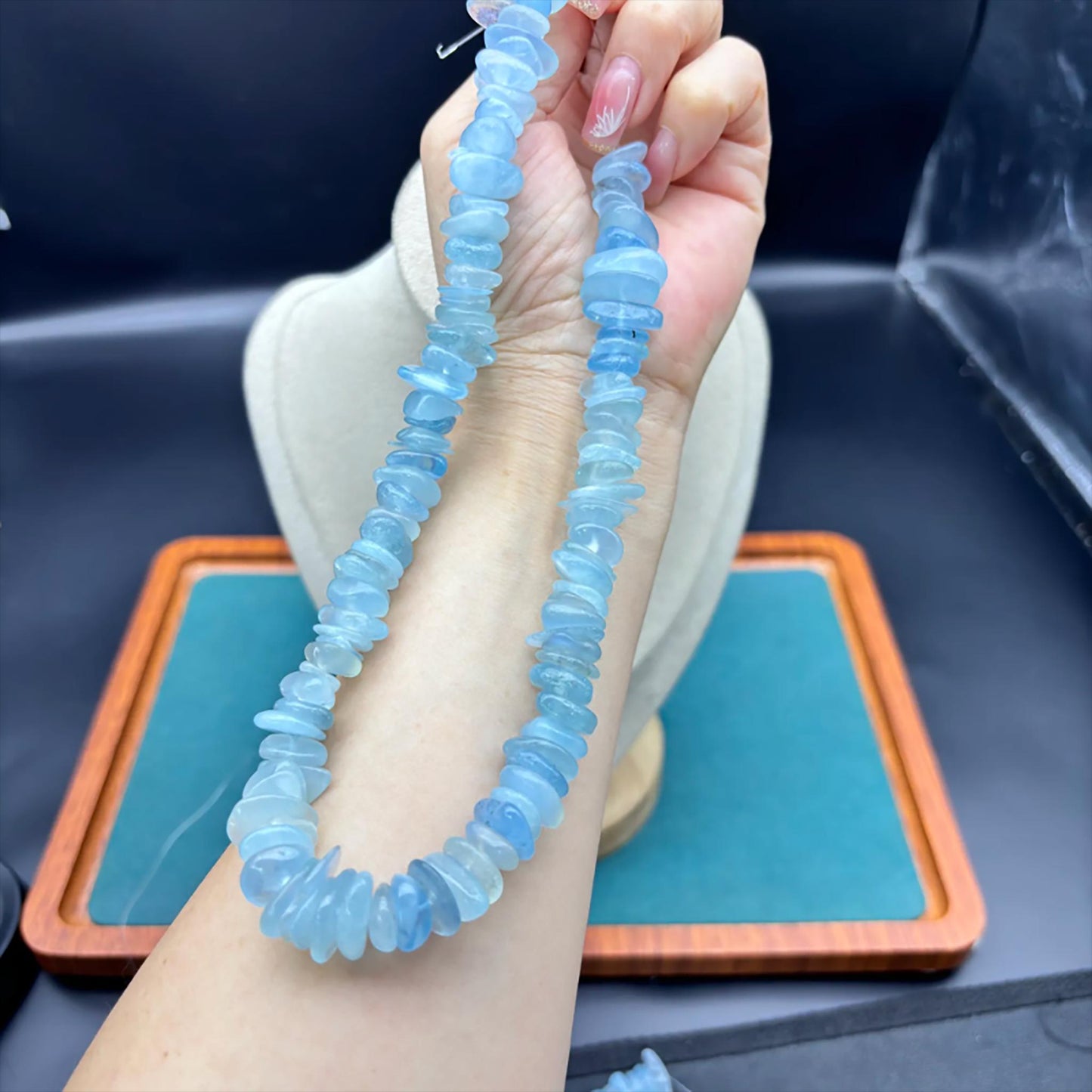 Aquamarinblaue Splitterperlen – Polierte unregelmäßige Kristallchips für DIY Schmuck, Armbänder & Halsketten