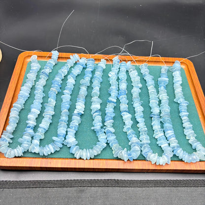 Aquamarinblaue Splitterperlen – Polierte unregelmäßige Kristallchips für DIY Schmuck, Armbänder & Halsketten