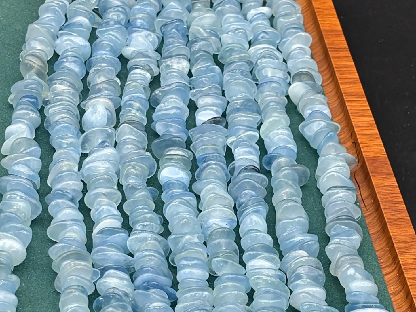 Aquamarinblaue Splitterperlen – Polierte unregelmäßige Kristallchips für DIY Schmuck, Armbänder & Halsketten