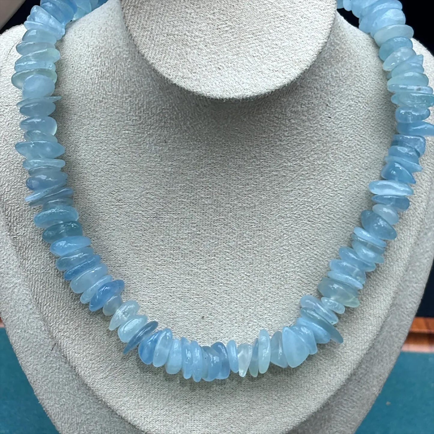 Aquamarinblaue Splitterperlen – Polierte unregelmäßige Kristallchips für DIY Schmuck, Armbänder & Halsketten