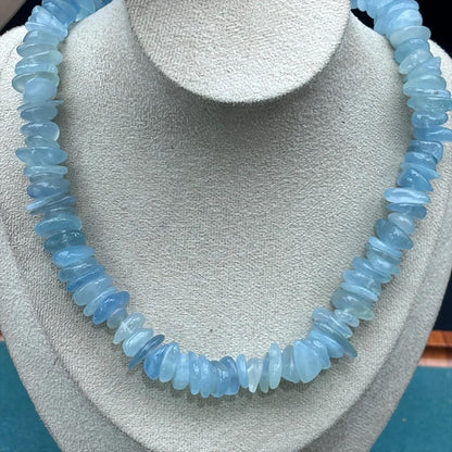 Aquamarinblaue Splitterperlen – Polierte unregelmäßige Kristallchips für DIY Schmuck, Armbänder & Halsketten
