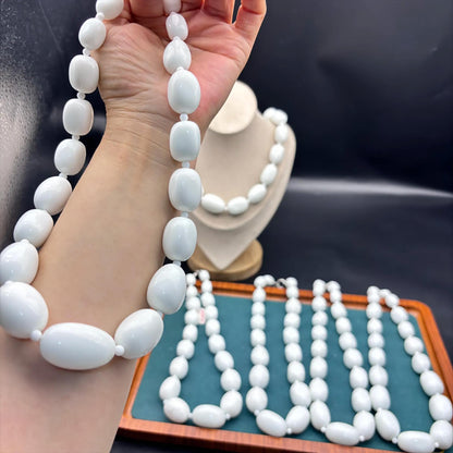 Weiße ovale Schmuckperlenkette – Glänzende Keramikoptik-Perlen, Statement-Halskette mit Verschluss, 50cm DIY Schmuckzubehör