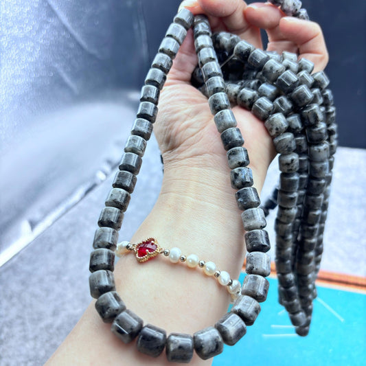 Natürliche Labradorit Radperlen, grau-blaue Edelstein Zylinder Nuggets mit Schimmer, mittig gebohrt für DIY Schmuckherstellung