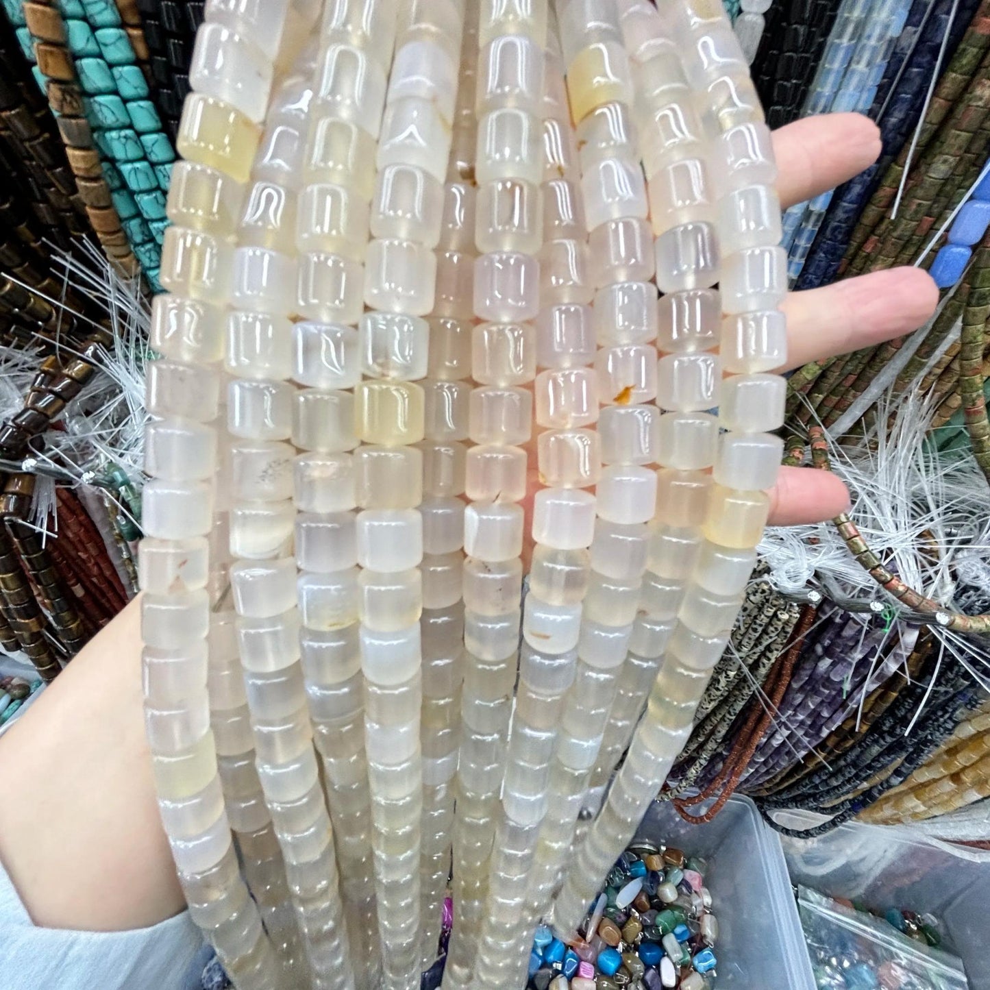 Weiße Achat Zylinder Perlen Strang, glatte polierte Barrel Form Edelsteine für DIY Armbänder, Halsketten, Boho Schmuckdesign