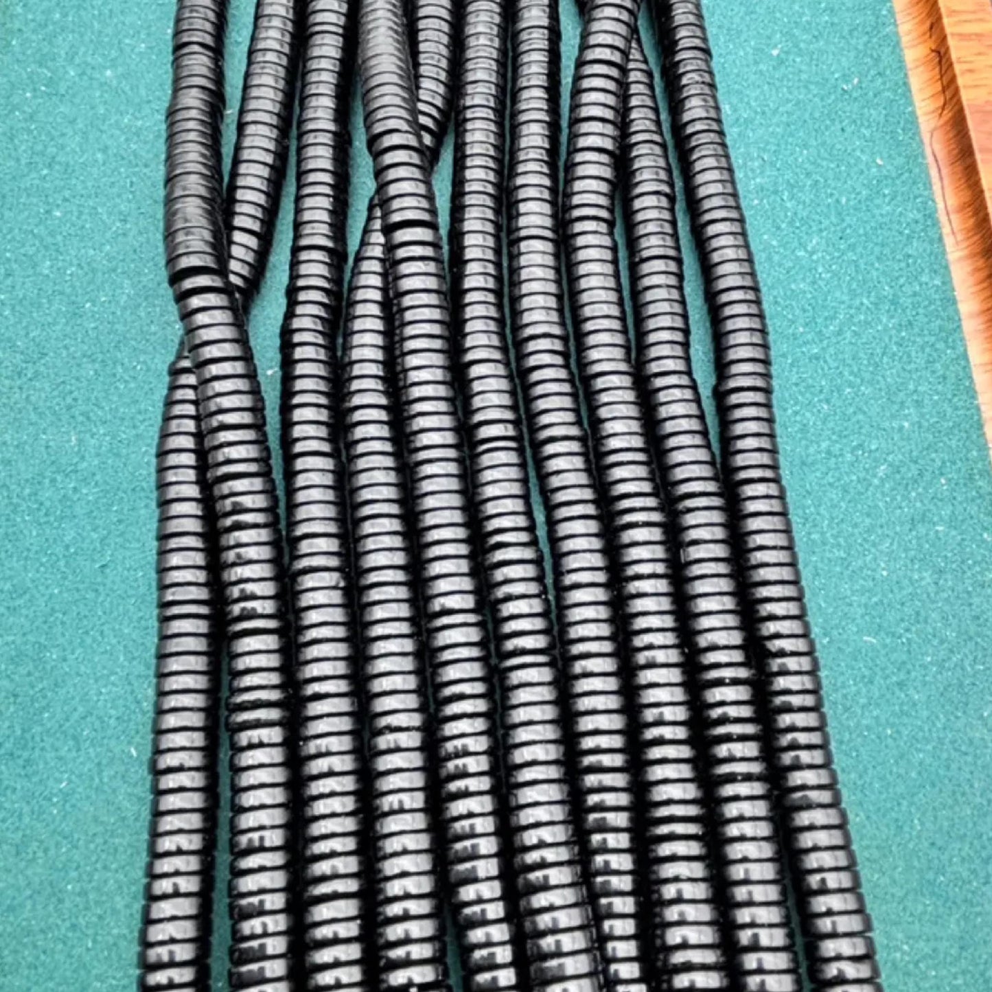 Schwarze Obsidian Heishi Perlen, flache runde Scheiben glatt poliert, Naturstein Abstandshalter für DIY Armbänder Ketten Schmuckherstellung