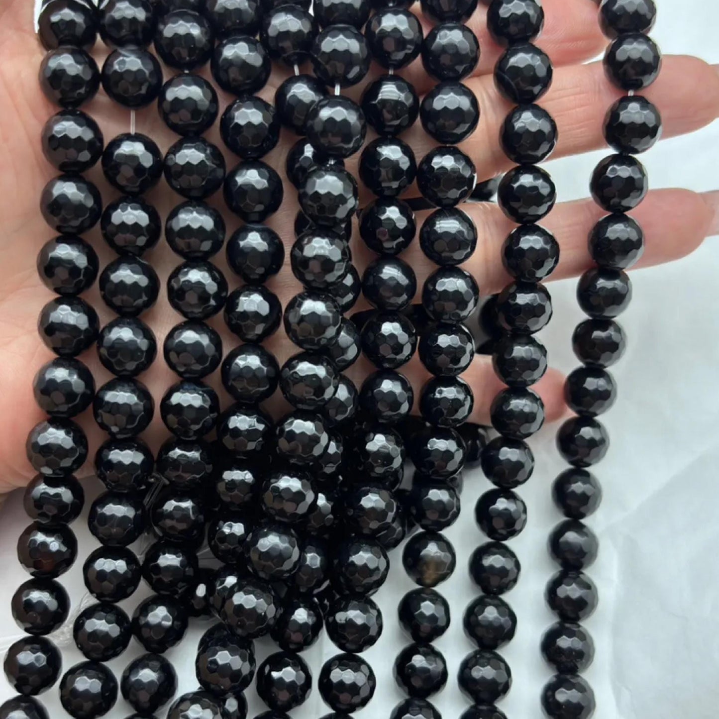 Facettierte schwarze Achatperlen – Natürliche runde Edelsteinperlen für DIY-Schmuck, glänzend, 1 Strang ca. 38cm, klassisch & elegant