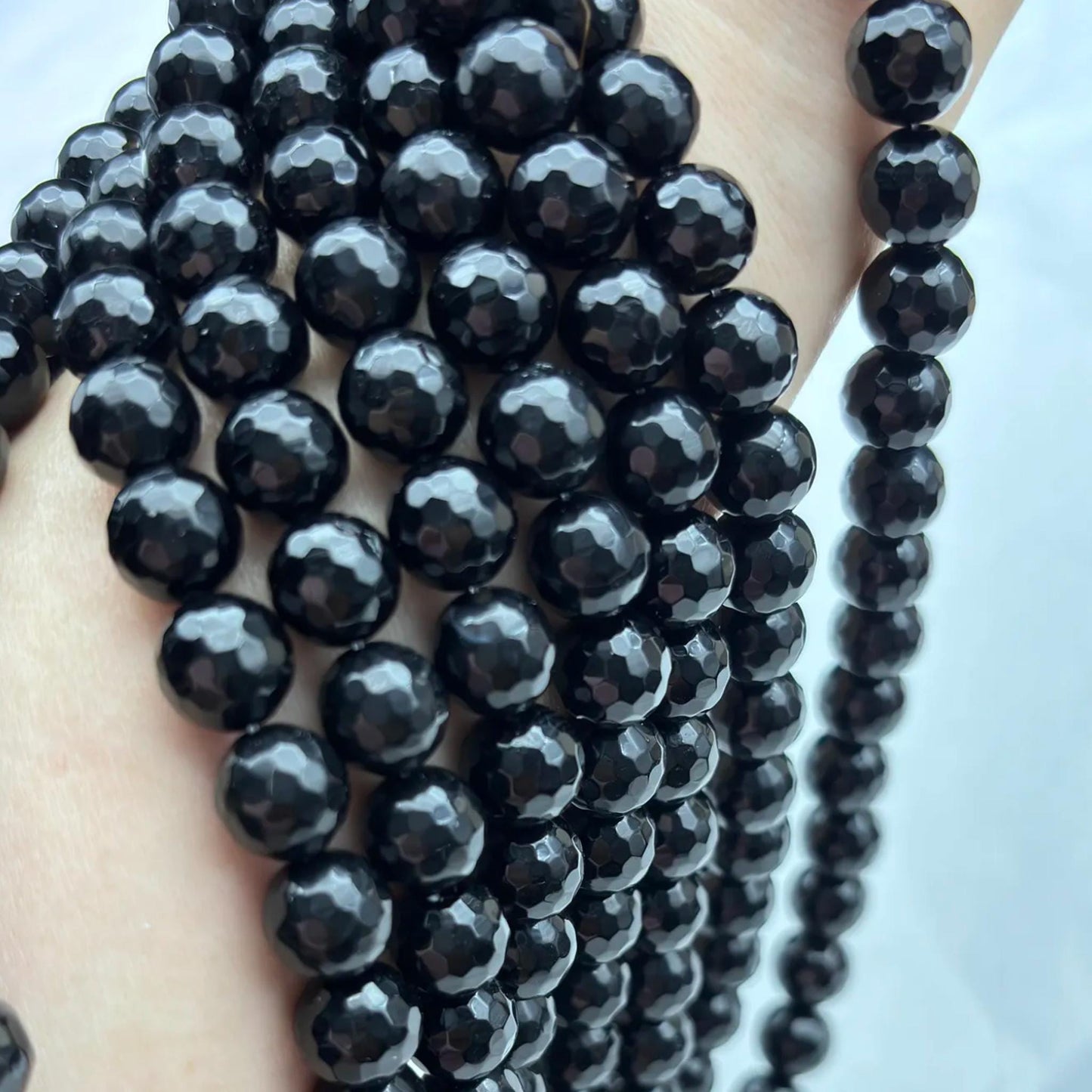 Facettierte schwarze Achatperlen – Natürliche runde Edelsteinperlen für DIY-Schmuck, glänzend, 1 Strang ca. 38cm, klassisch & elegant