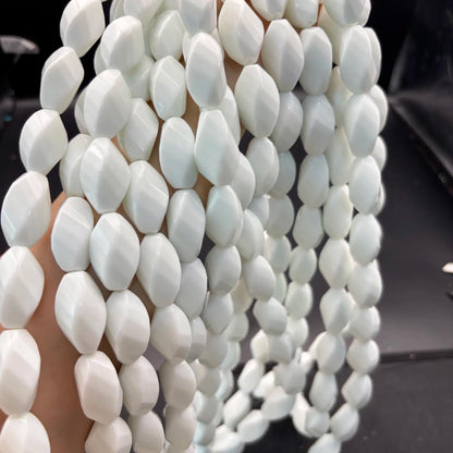 Natürliche weiße Achat Perlen, große facettierte ovale Edelsteine mit Mittelbohrung, polierter Strang für DIY Schmuckherstellung