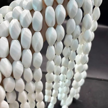 Natürliche weiße Achat Perlen, große facettierte ovale Edelsteine mit Mittelbohrung, polierter Strang für DIY Schmuckherstellung