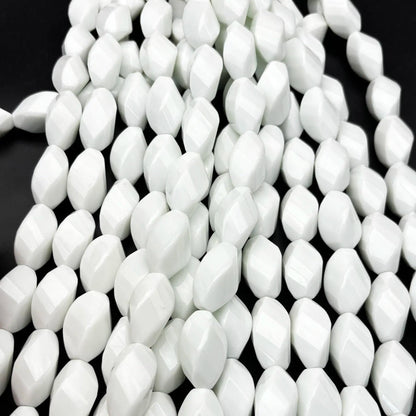 Natürliche weiße Achat Perlen, große facettierte ovale Edelsteine mit Mittelbohrung, polierter Strang für DIY Schmuckherstellung