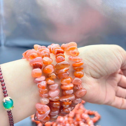 Gefärbte rote Achat Nuggets, polierte 10mm Splitterperlen mit Mittelbohrung, 80cm Edelsteinstrang für DIY Schmuckherstellung