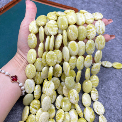 Lemon Jade Edelsteinperlen, polierte Natursteine in Rhombus oder Oval Nugget Form mit Mittelbohrung für DIY Halsketten und Boho Schmuck