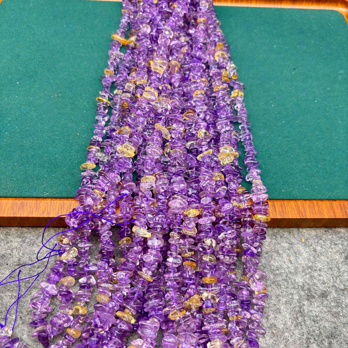 Natürliche Ametrin Chips Perlen, polierte Amethyst Citrin Mix Nuggets, mittig gebohrt, Edelstein Strang für DIY Schmuckherstellung