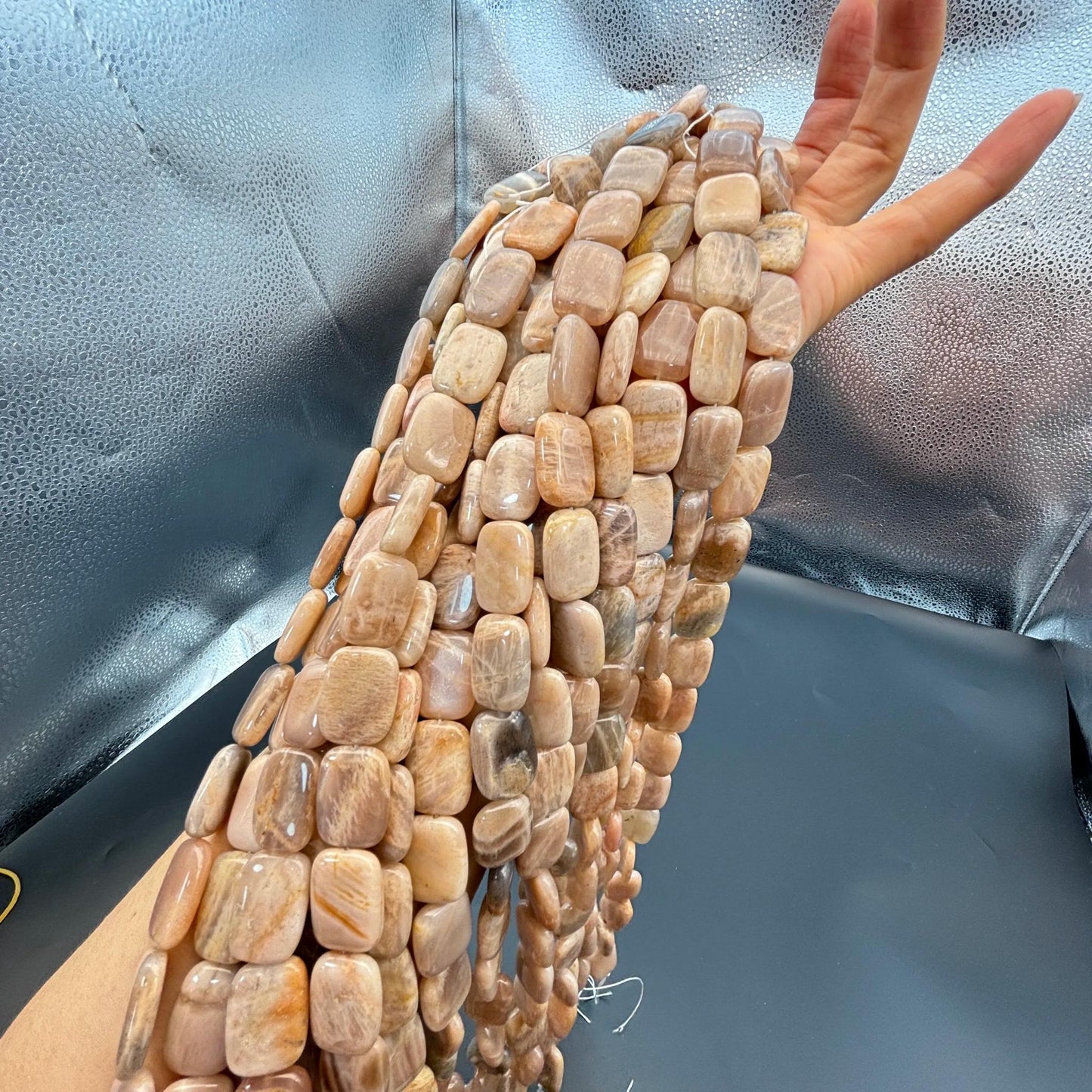 Natürliche Sonnenstein Rechteckperlen, polierte Edelstein Nuggets, Center Drilled Pillow Beads Strang für DIY Schmuckherstellung