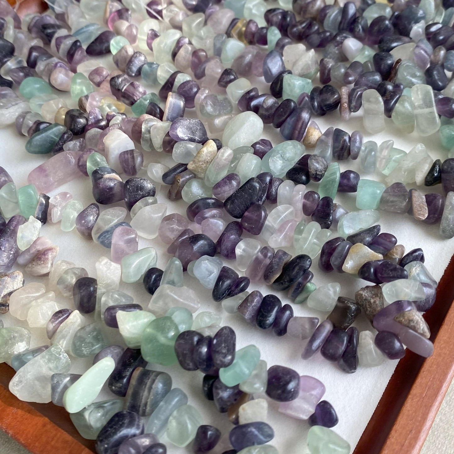 80cm Natürliche Fluorit Splitter Perlen zum Schmuck Basteln, gebohrte Edelsteine für DIY Armbänder & Halsketten, Chunky Nugget Stil