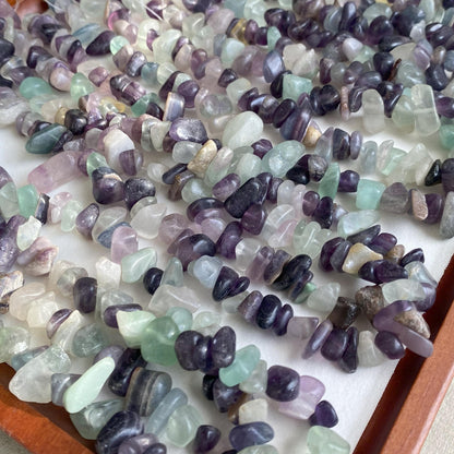 80cm Natürliche Fluorit Splitter Perlen zum Schmuck Basteln, gebohrte Edelsteine für DIY Armbänder & Halsketten, Chunky Nugget Stil