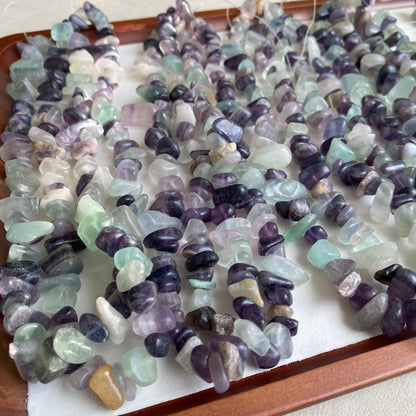80cm Natürliche Fluorit Splitter Perlen zum Schmuck Basteln, gebohrte Edelsteine für DIY Armbänder & Halsketten, Chunky Nugget Stil