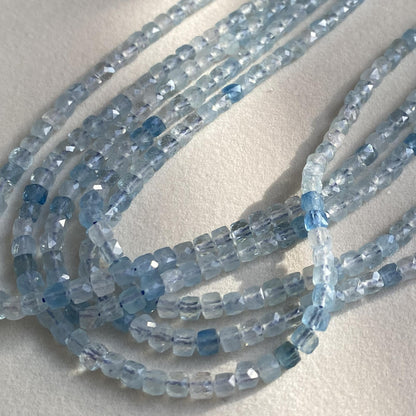 Facettierte Aquamarin Rondelle Perlen für DIY Schmuckherstellung, Hellblaue Edelstein Spacer Perlenstränge im Boho Stil handgefertigt