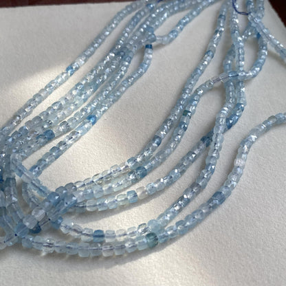 Facettierte Aquamarin Rondelle Perlen für DIY Schmuckherstellung, Hellblaue Edelstein Spacer Perlenstränge im Boho Stil handgefertigt