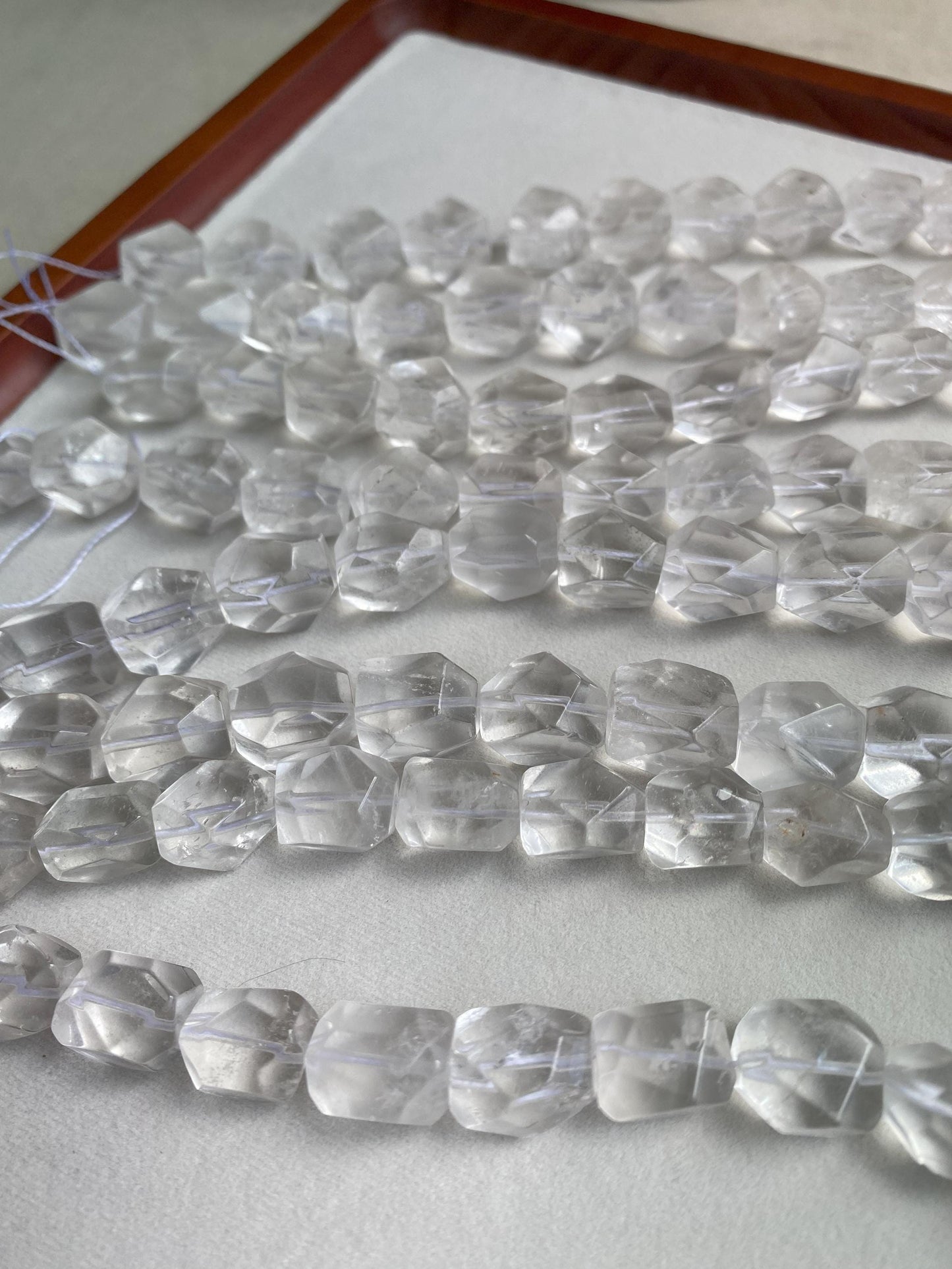 Facettierte klare Quarzperlen für DIY Schmuckherstellung, Naturstein Perlenstrang, Boho Bastelperlen für Armband oder Kette