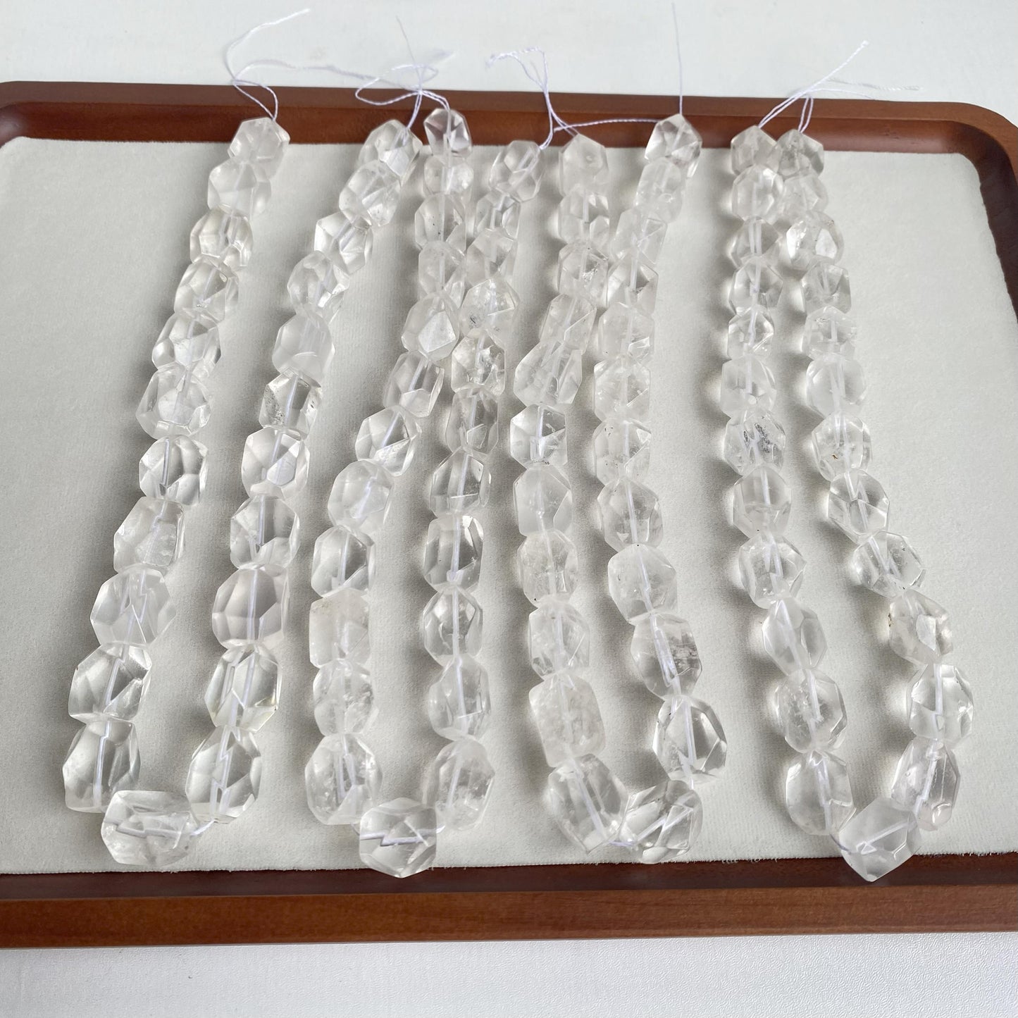 Facettierte klare Quarzperlen für DIY Schmuckherstellung, Naturstein Perlenstrang, Boho Bastelperlen für Armband oder Kette