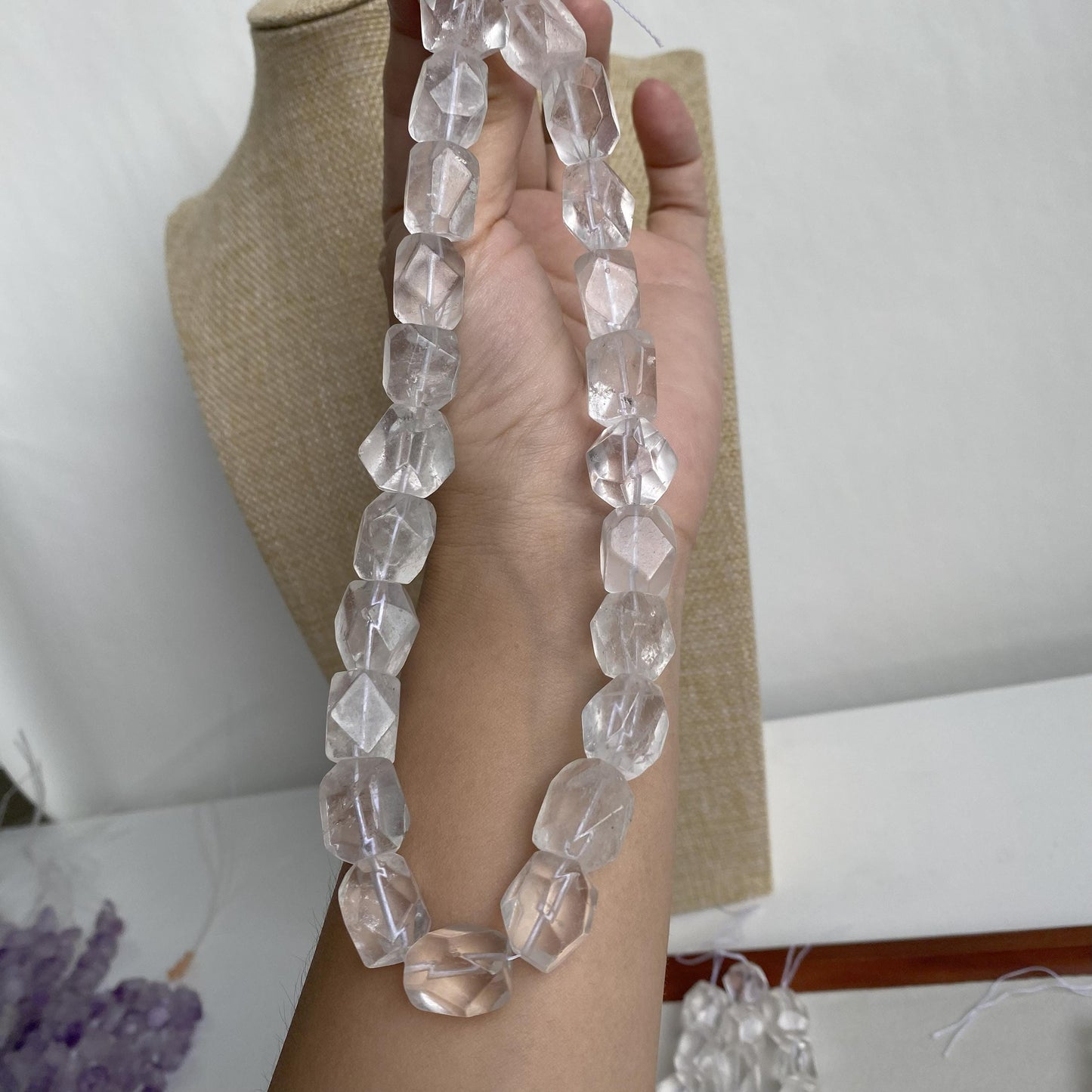 Facettierte klare Quarzperlen für DIY Schmuckherstellung, Naturstein Perlenstrang, Boho Bastelperlen für Armband oder Kette