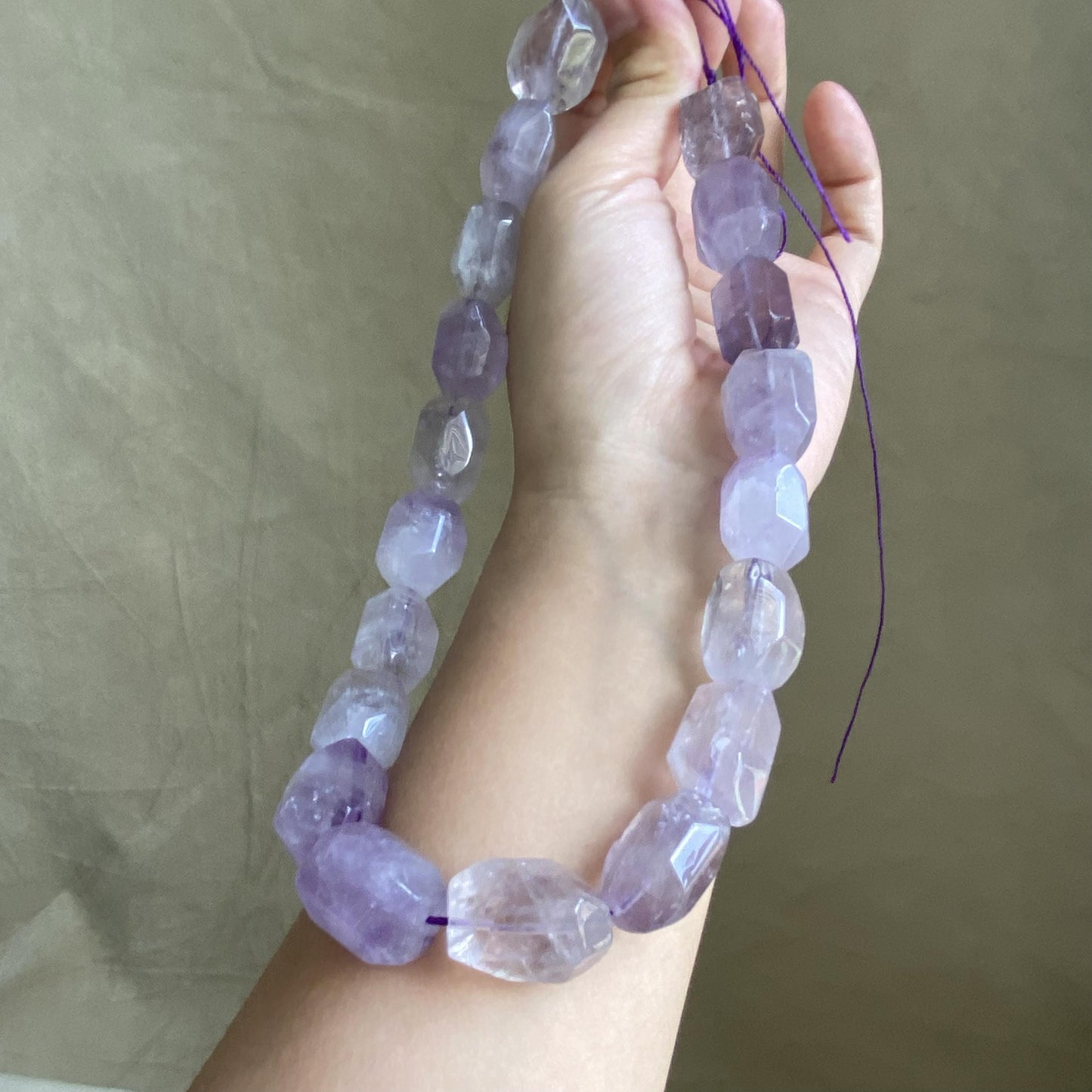Natürliche Amethyst Perlen Nuggets, lila Kristall Steine für Schmuckherstellung, Boho DIY Bastelperlen, facettierte Edelsteine Strang