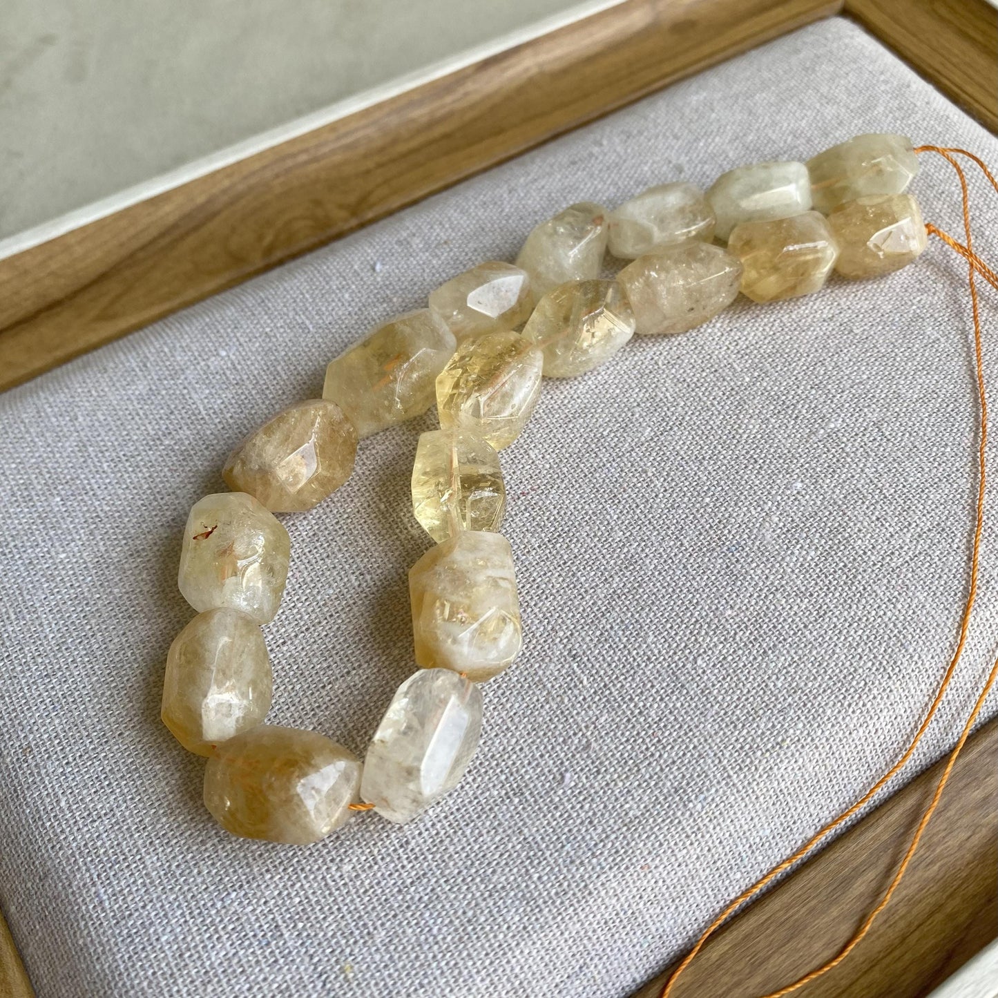 Natürliche Citrin Nuggets Perlen, gelbe Kristall Edelstein Strang für Schmuckherstellung, Boho DIY Bastelperlen, facettierte Heilsteine