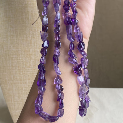 Natürliche Amethyst Chips Perlen, tiefviolette Kristalle für Schmuckherstellung, Boho DIY Bastelperlen, unregelmäßige Nuggets Strang 40cm